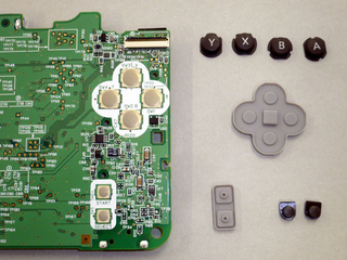 Illustration for article titled Tearing The DSi LL To Pieces